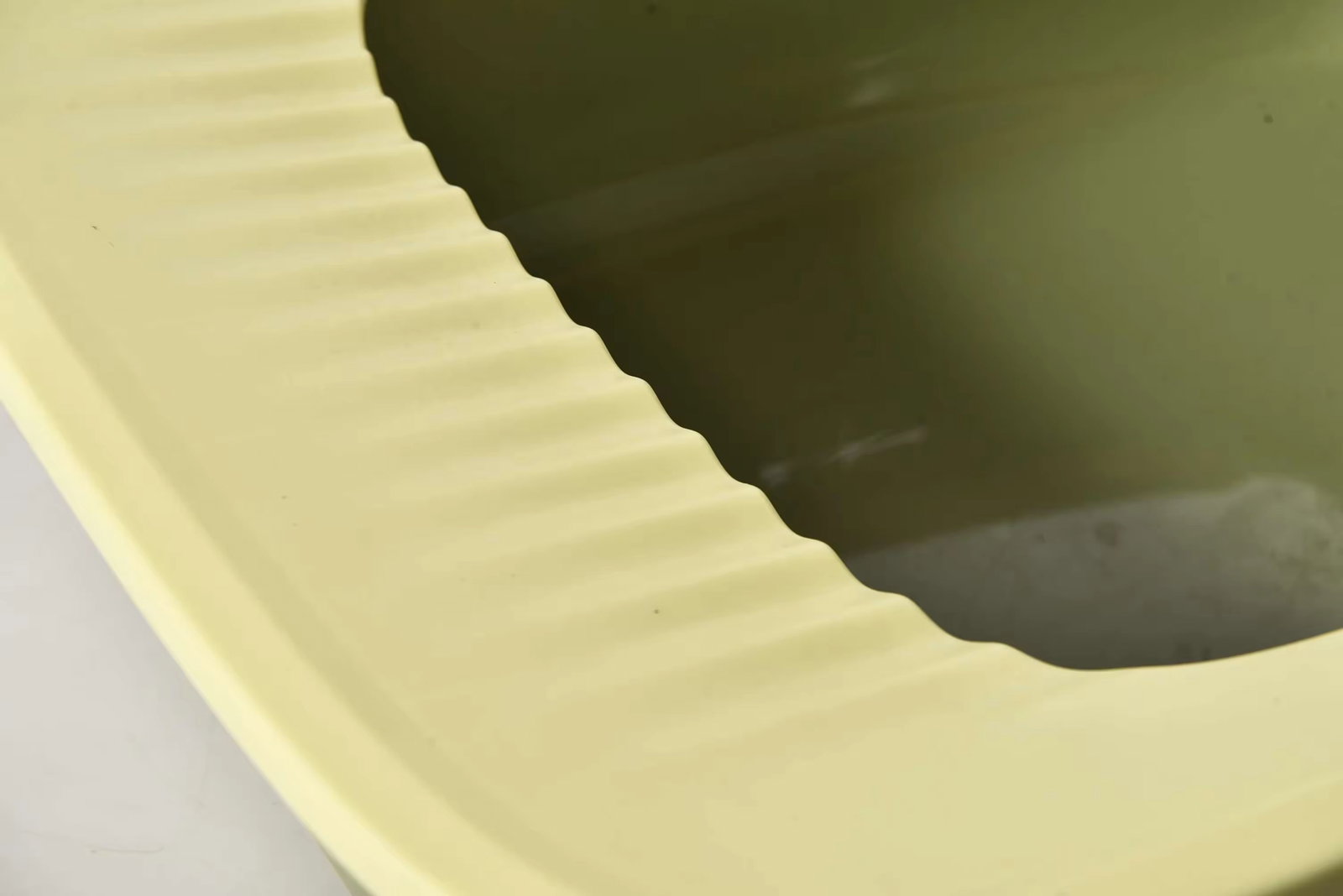 High Border & Splash Proof Cat Litter Box